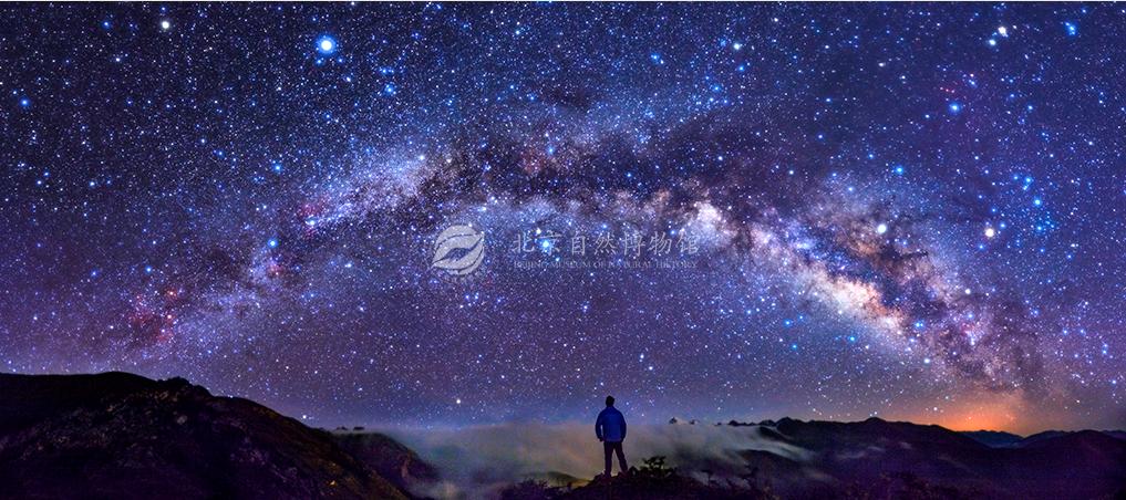 雪山上的银河拱桥