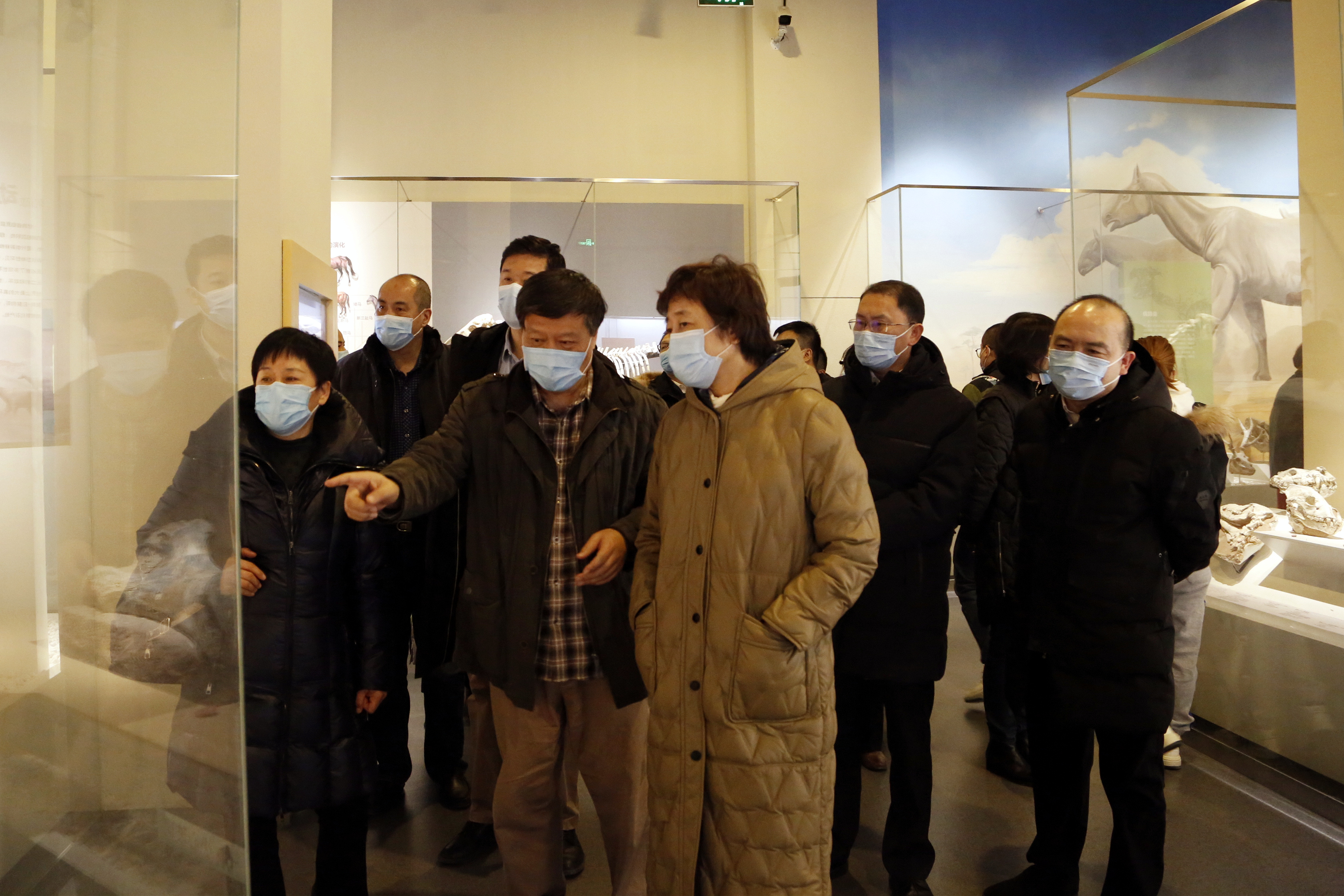 参观展厅1.jpg